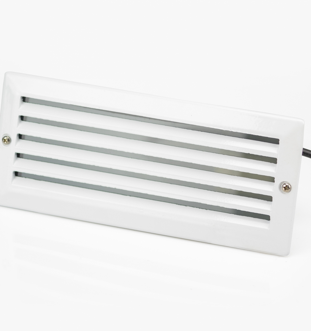 Balizador Embutido Germany Einbau Alumínio e Vidro Jateado e Grade Inclinada 1L E27 IP44 235x100mm