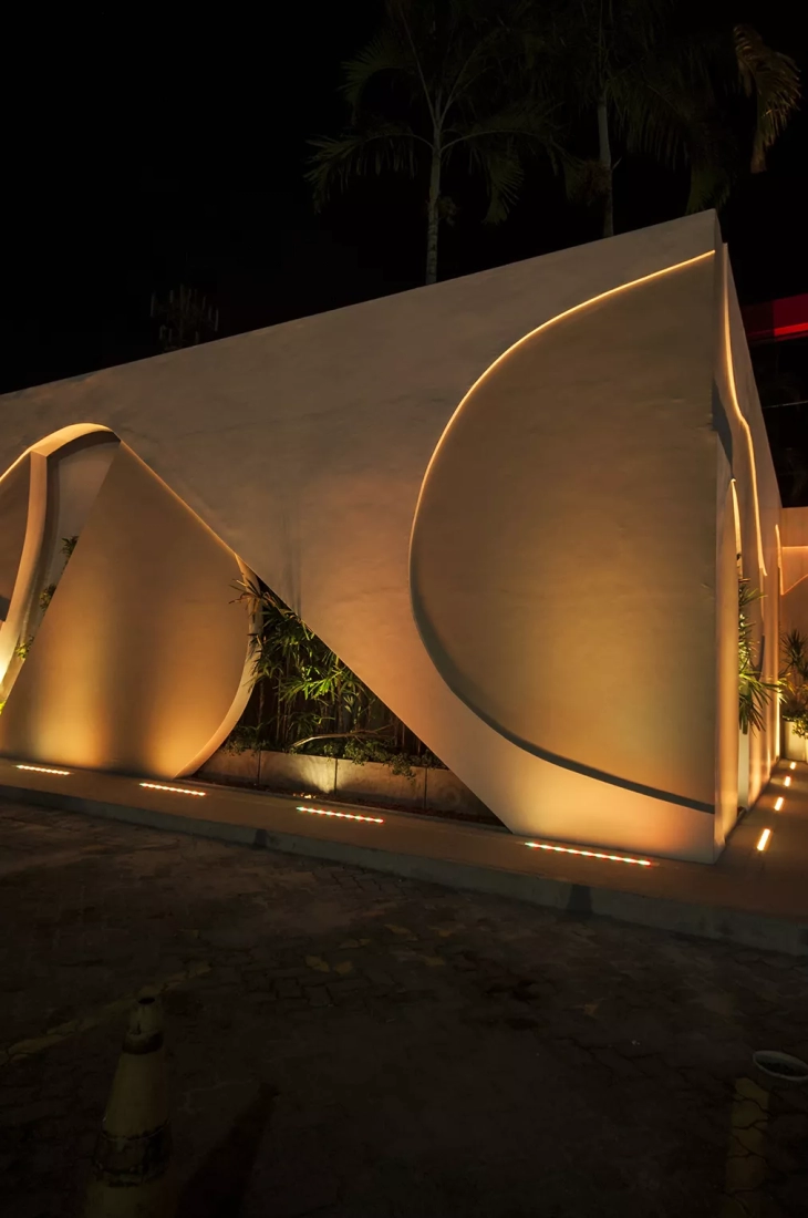 Projetor Embutido Linear Powerlume 36 watts IP67 Alumínio e Difusor Vidro Temperado Bivolt 1075mm LES36W