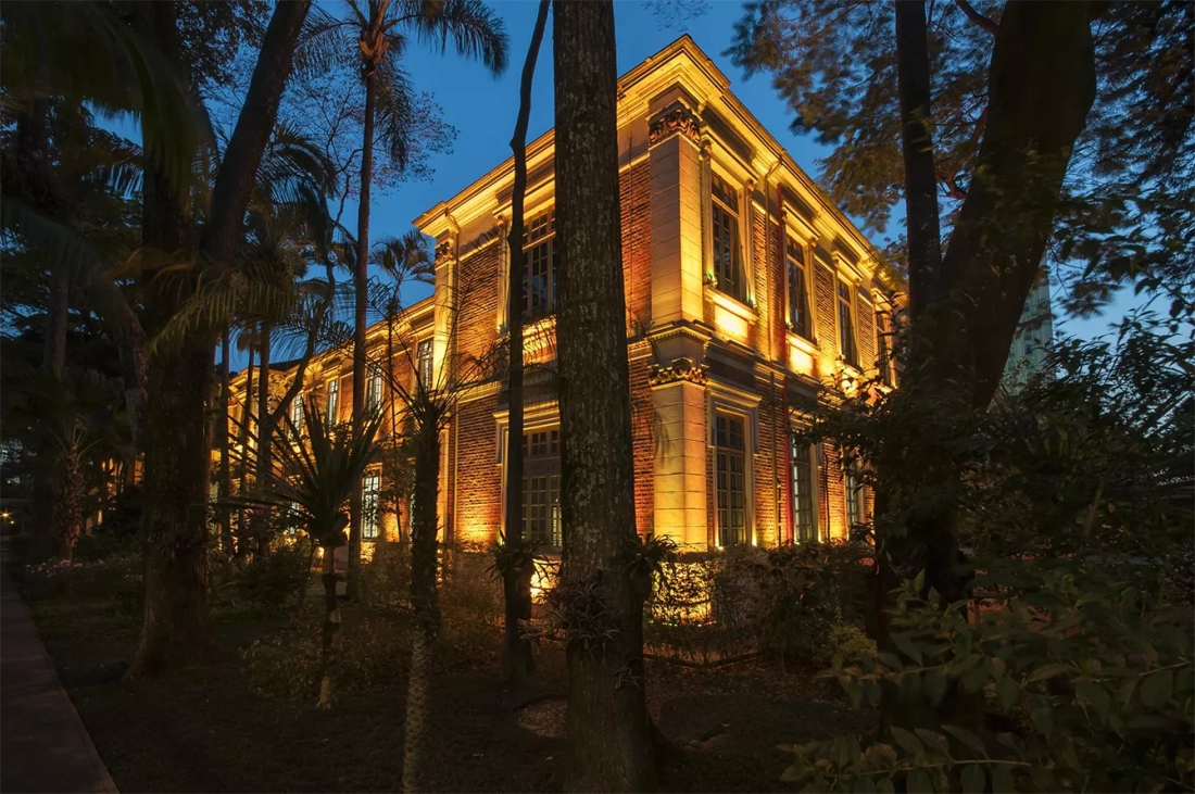 Projetor Powerlume 36 watts IP67 Alumínio e Difusor Vidro Temperado Bivolt 1000x76x88mm PL36W