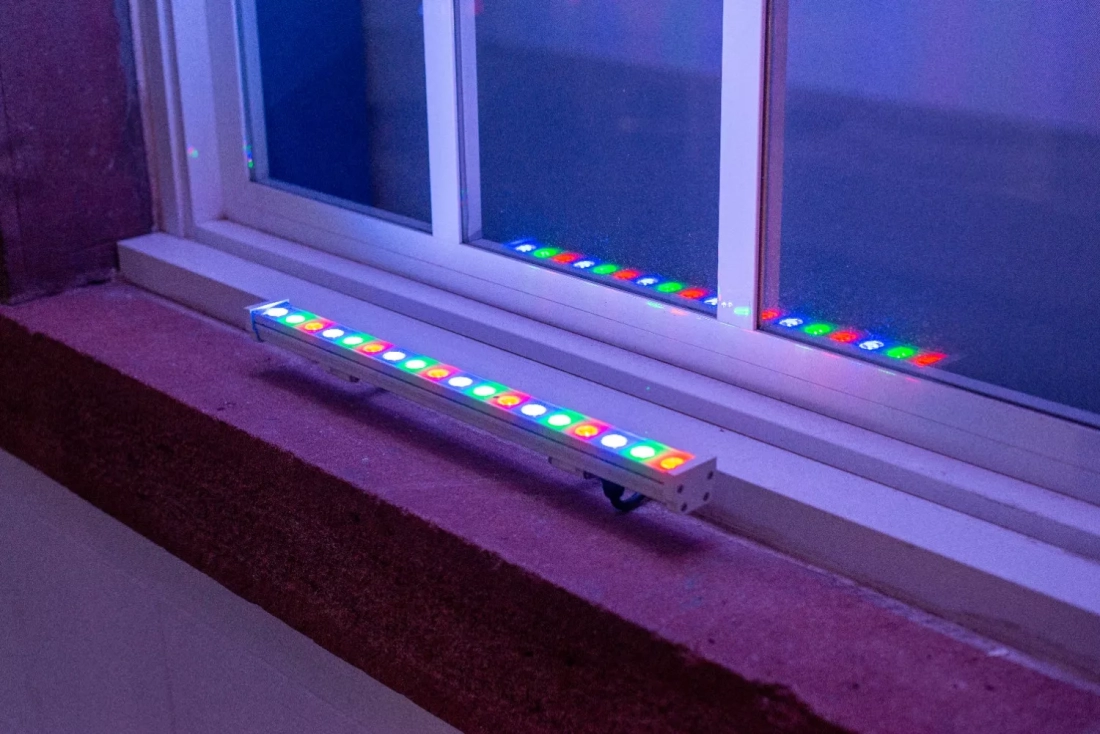 Projetor Powerlume 18 watts 24V IP67 Alumínio e Difusor Vidro Temperado 500mm PLSS18W