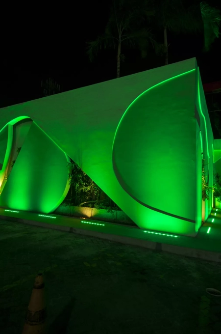 Projetor Embutido Linear Powerlume 60 watts IP67 Alumínio e Difusor Vidro Temperado Bivolt 1565mm LES60W